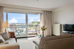 Sunny apartment with terrace at 100 meters from beach
